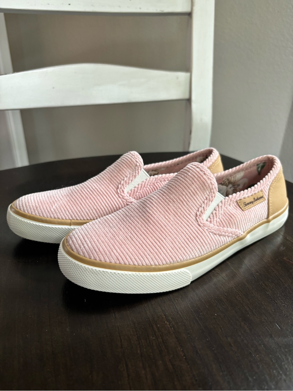 Tommy Bahama Women’s Pink Corduroy Slip-On Flats with Tan Trim Size 6.5